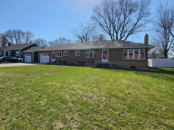 710 9th St S, Olivia, MN 56277