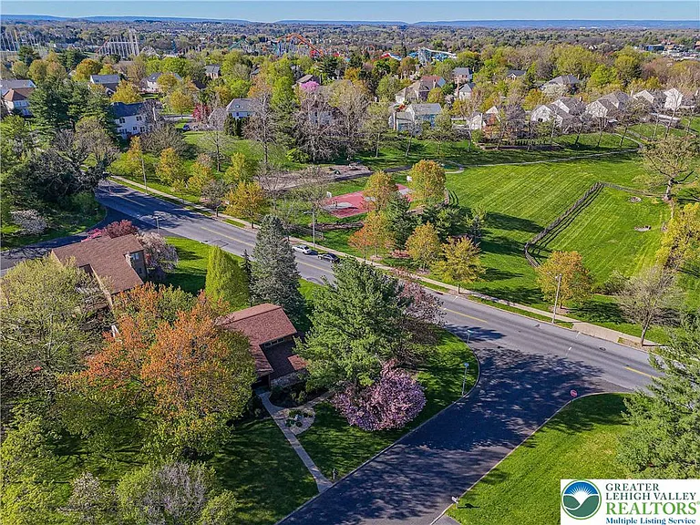 3705 Vale View Dr S — Photo 4