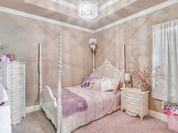 2nd image of 125 Lola Cir