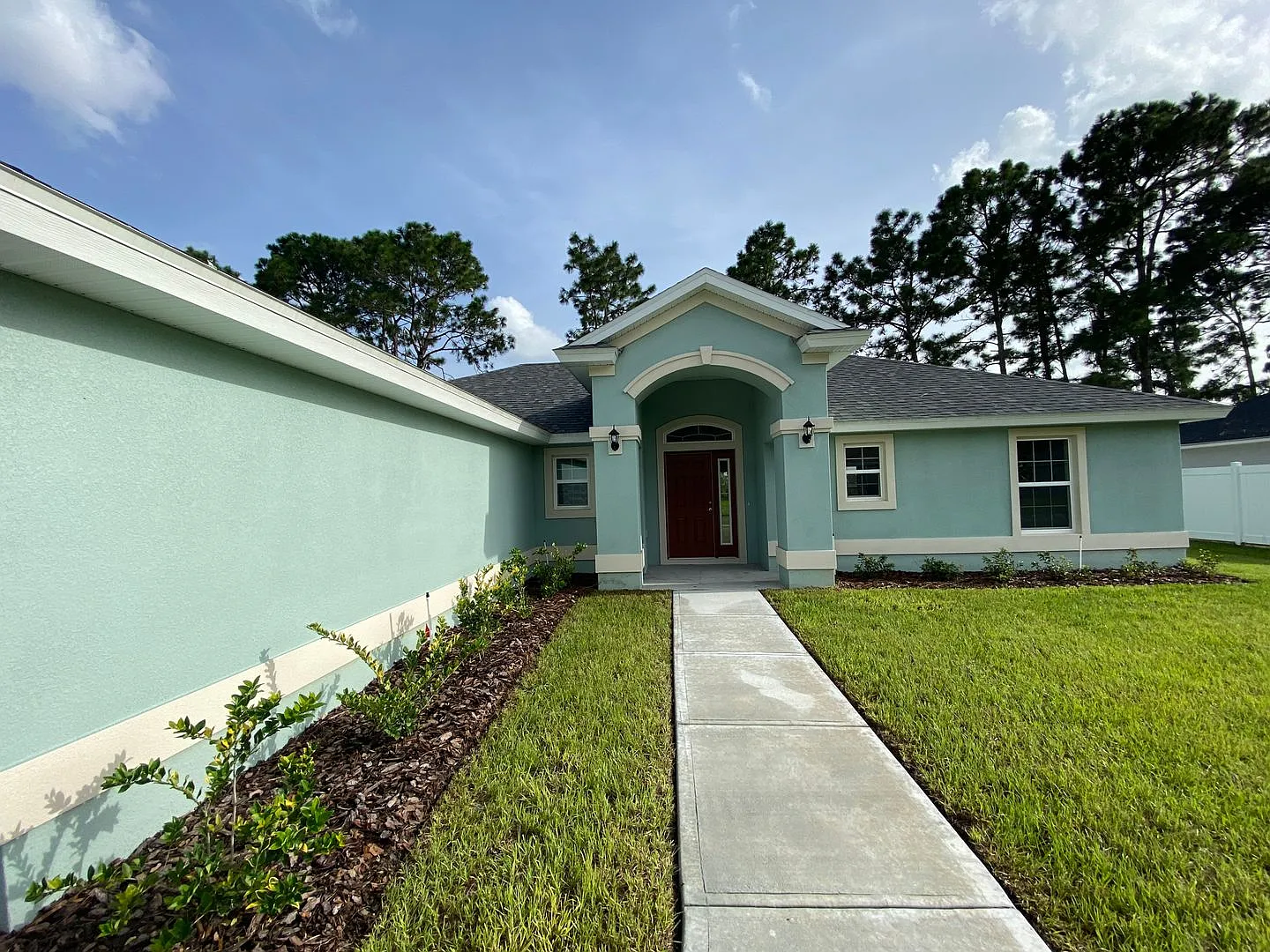 Desirable SW Ocala Neighborhood 3/2/2 **Won't Last** — Photo 4