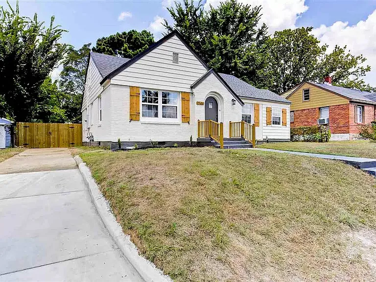 2144 Alameda Ave — Photo 2