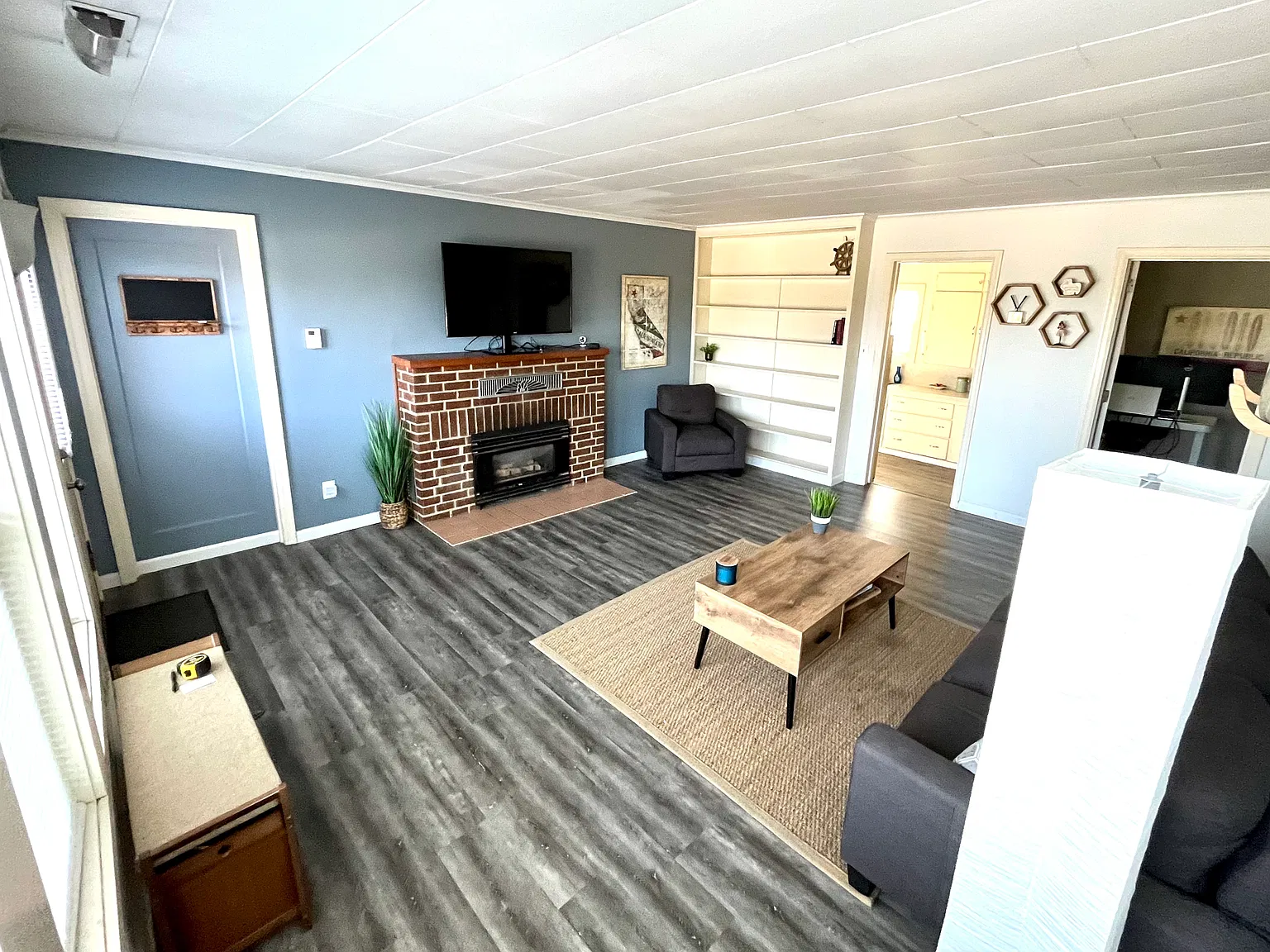 2 bed, 850 sqft, $1,900 — Photo 1