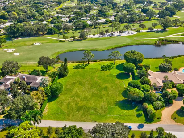 6 Country Road W, Boynton Beach, FL 33436