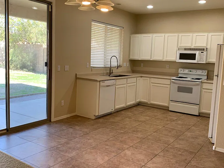 5784 W Alice Ave — Photo 5