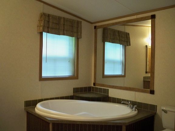 5th image of 78 Hickory Ct