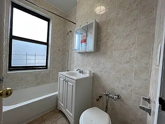 Rented by Sterea Agency