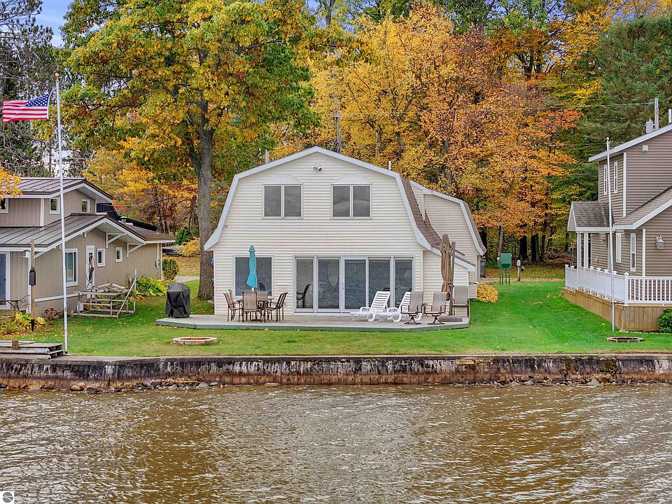 1st image of 140 Forest Lawn Dr