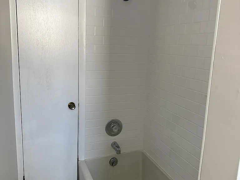 105-107 8th St #105 — Photo 7