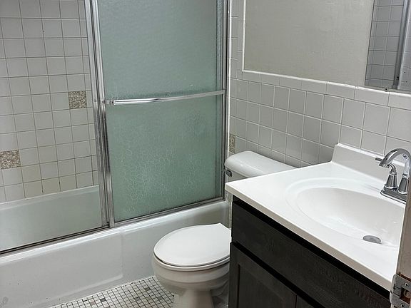 Shaddle 33 S Shaddle Ave APT 212, Mundelein, IL 60060 | Zillow