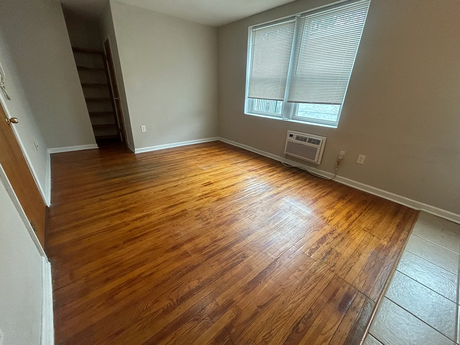 Studio, $890 — Photo 4