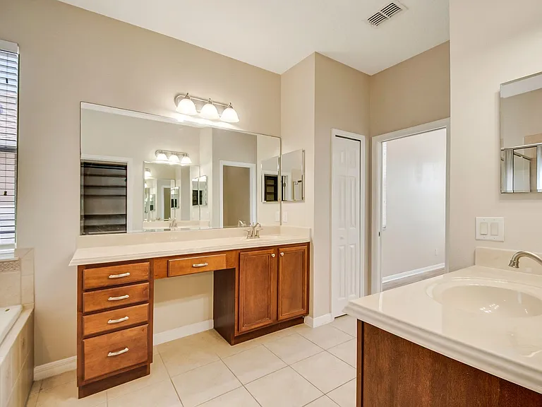 1904 Candlenut Cir — Photo 42