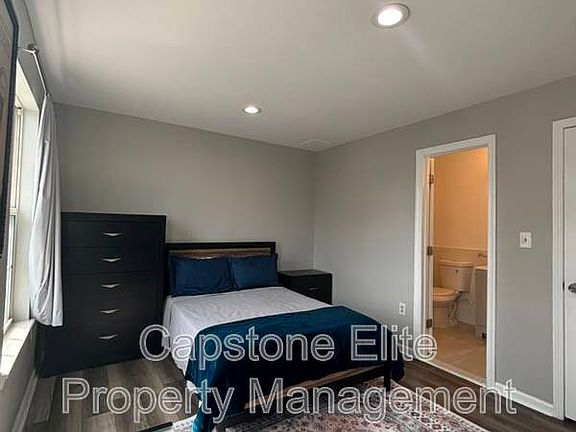 4th image of 20 Ashby Ln #3