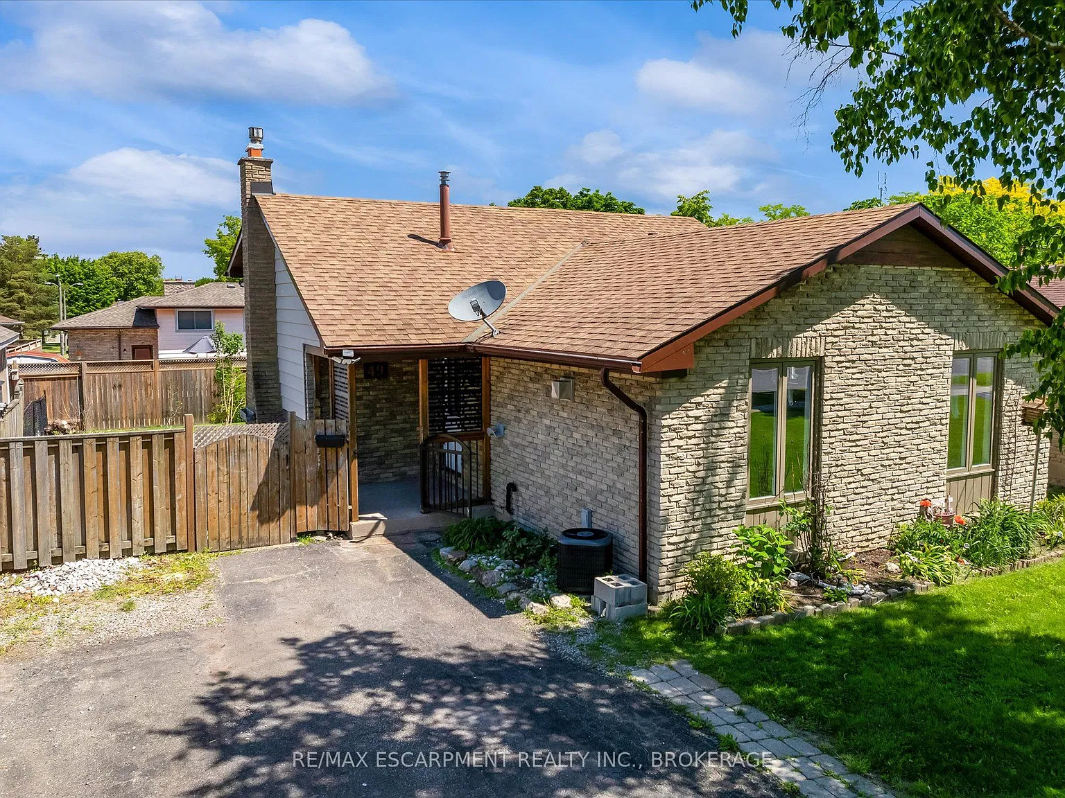 4 bed, $2,700 — Photo 2