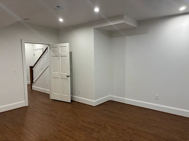 24 S Warren Ave #B — Photo 9