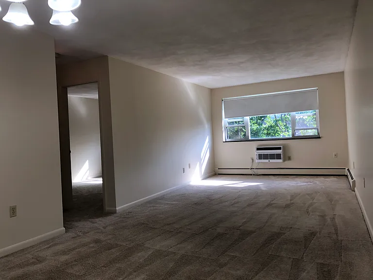 Lexington St Apartments — Photo 27