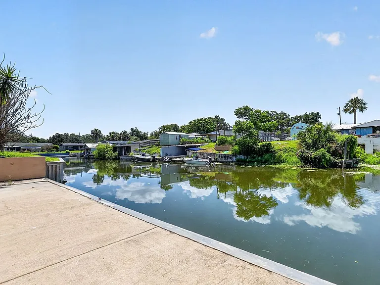1627 Canal Ct — Photo 38