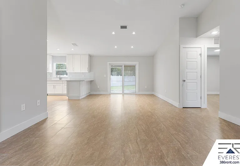 12 Walt Pl — Photo 8