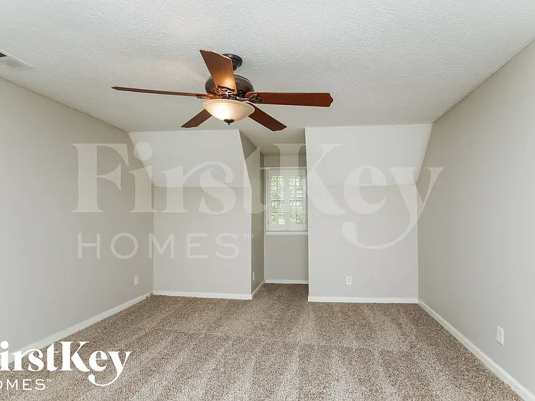 4042 Hampton Ct — Photo 7