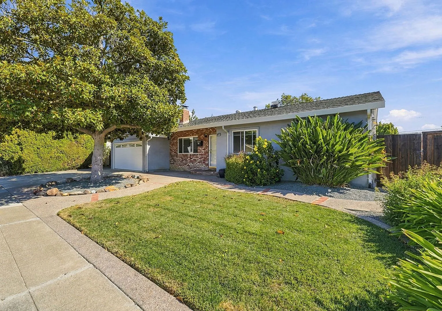 Charming West Dublin Home w/ Expansive Backyard Oasis — Photo 3