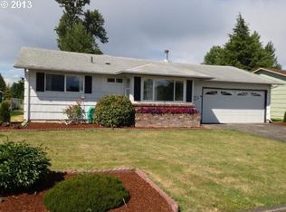 2027 W Hayes St, Woodburn, OR