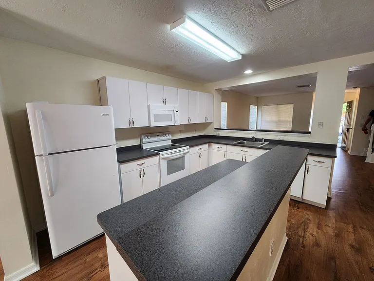 10854 Lake Saint Charles Blvd — Photo 3