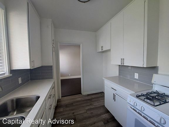5th image of 919 E 46th St #11707426