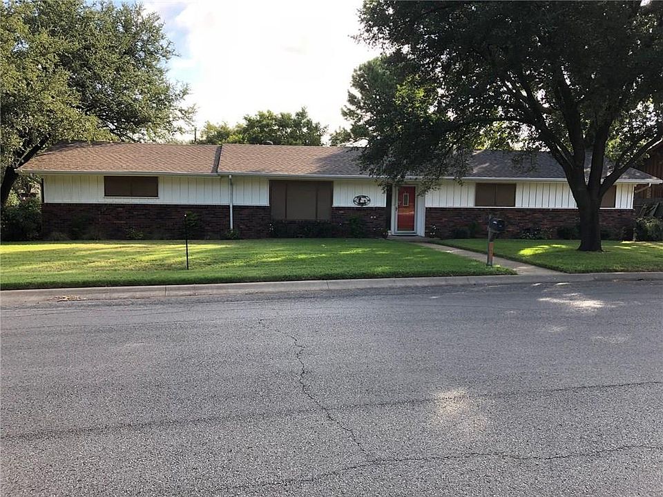 1st image of 921 Surry Place Dr