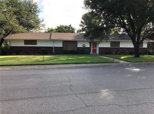 921 Surry Place Dr, Cleburne, TX 76033