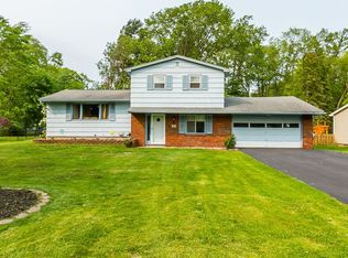 68 Kaywood Dr, Rochester, NY 14626