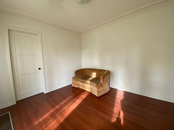 3rd image of 2578 Lake View Ave
