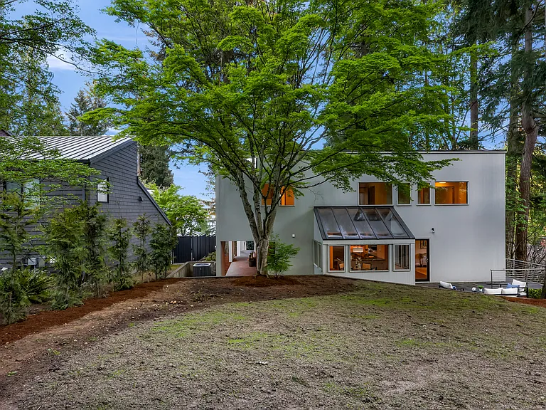 2261 W Lake Sammamish Pkwy SE — Photo 16