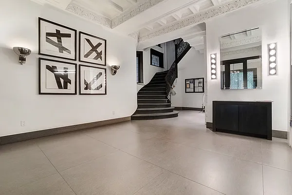 Rented by Bond New York | media 2