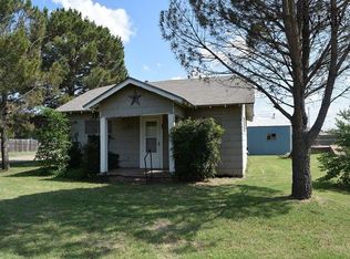 401 W Washington Ave, Iowa Park, TX 76367