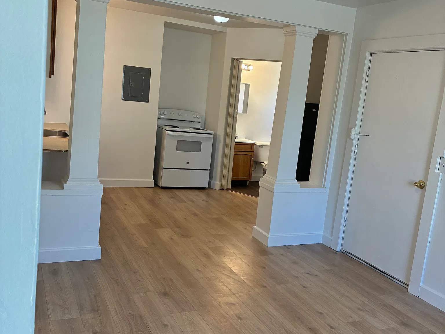 1 bed, 1.5 bath, $1,200 — Photo 3