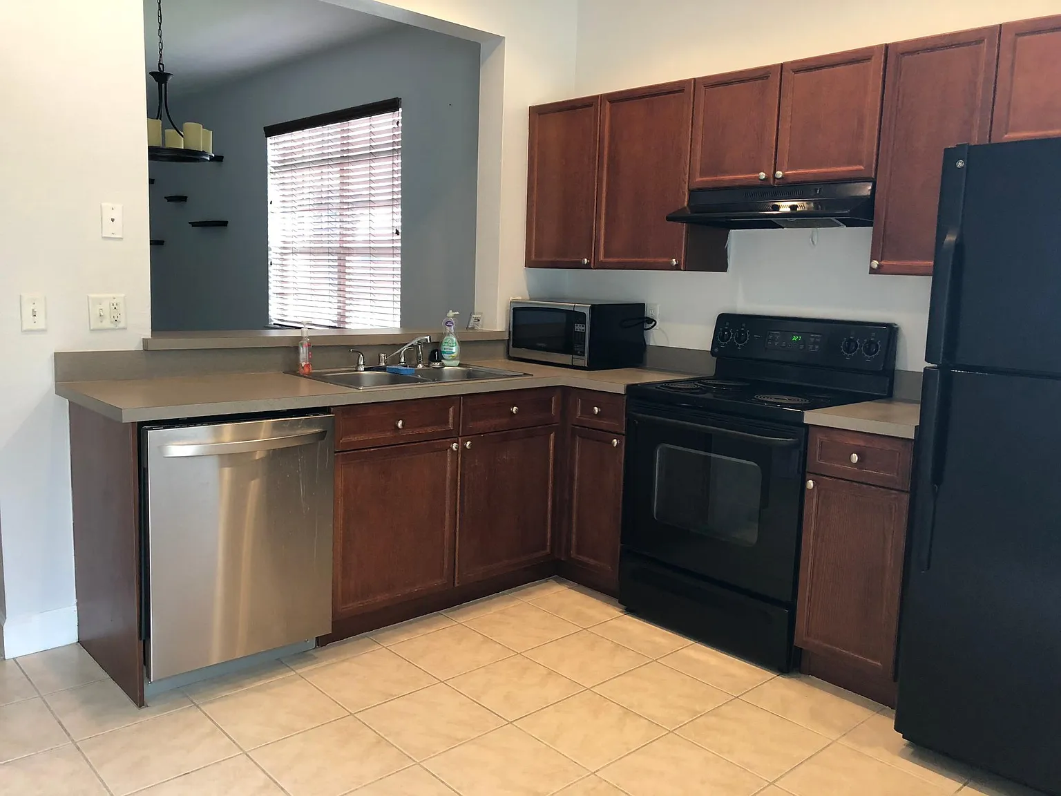 2 bed, 2.5 bath, 1292 sqft, $2,600 — Photo 4