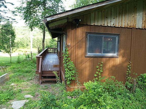4th image of 586 Lake Shore Ln