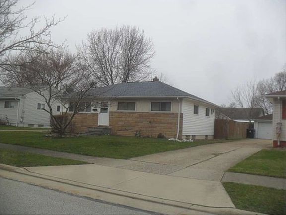 3rd image of 6474 Grosse Dr