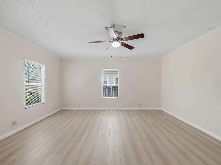 11730 Greenglen Dr — Photo 7