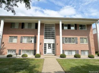 8211 Denwood Dr #I6, Sterling Heights, MI 48312