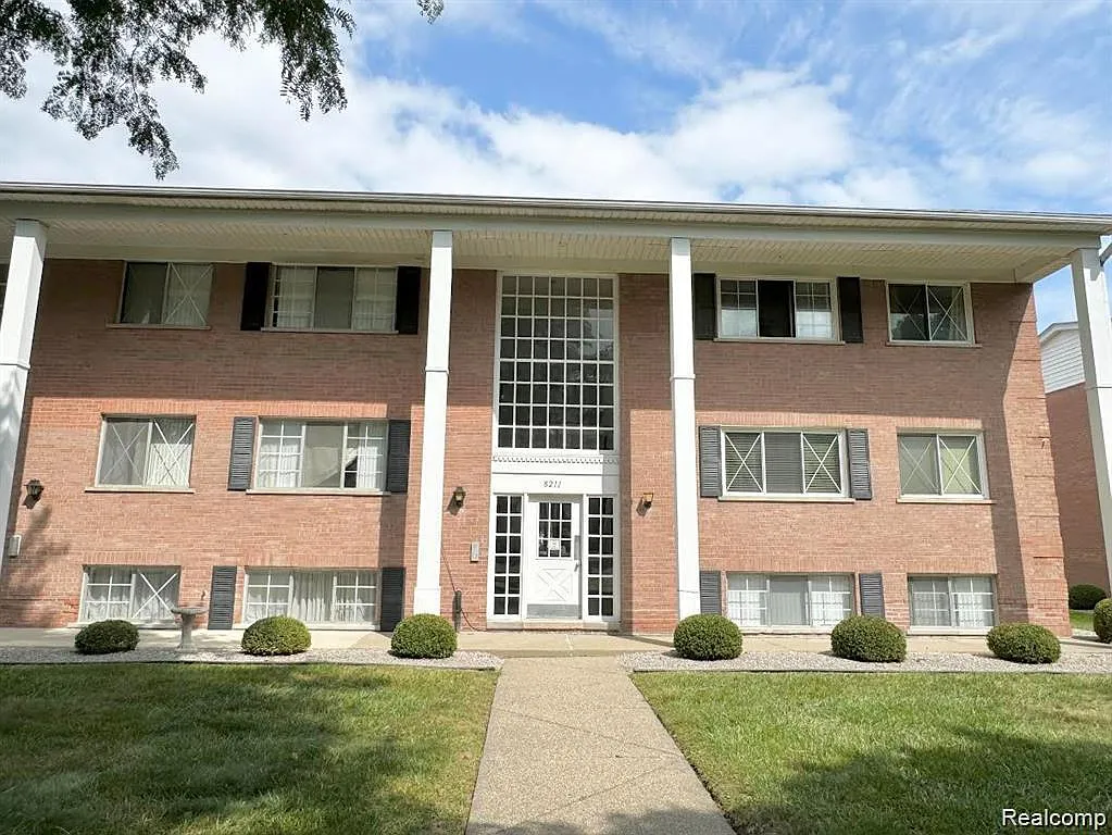 8211 Denwood Dr #I6 photo 1