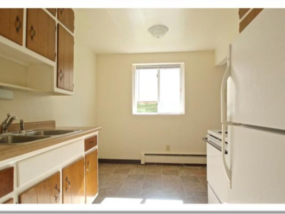 2nd image of 1060 3rd St E