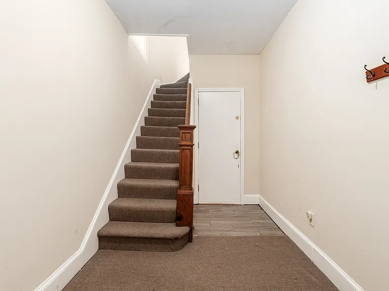 722 E St NE #2 — Photo 17