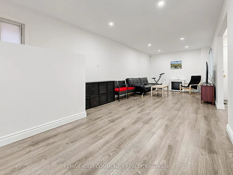 63 Patrice Cres #UPPER — Photo 10