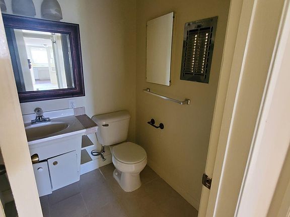 5th image of 1148 W Huntington Dr #23