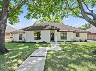 621 Evergreen Dr, Hurst, TX 76054