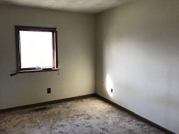 3rd image of 425 Broadway St