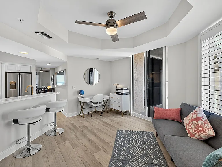 1001 Arbor Lake Dr — Photo 10