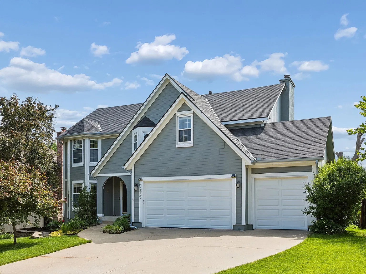 5 bed, 3800 sqft, $3,950 — Photo 1