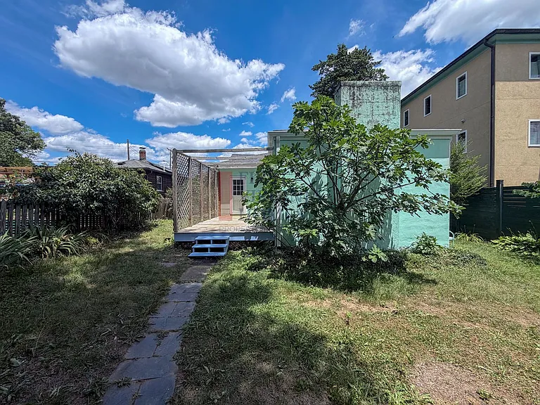 802 Elliott Ave — Photo 4