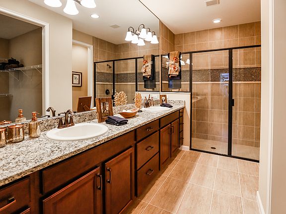 1st Floor Master Bath
